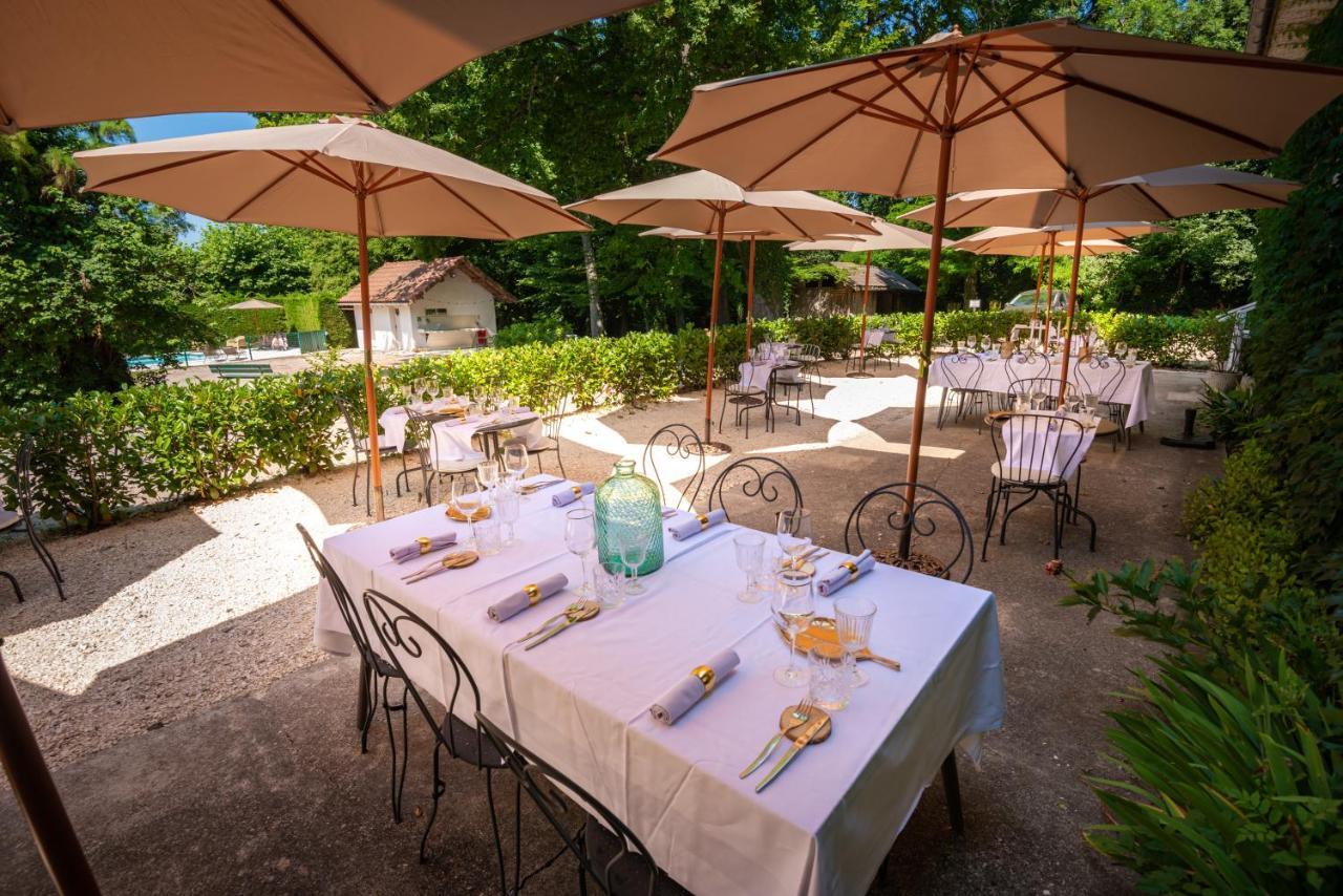 Chateau Des Ayes - Chambres & Suites Saint-Etienne-de-Saint-Geoirs Bagian luar foto