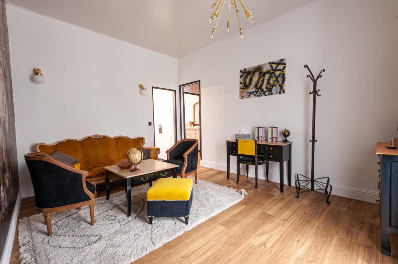 Chateau Des Ayes - Chambres & Suites Saint-Etienne-de-Saint-Geoirs Bagian luar foto