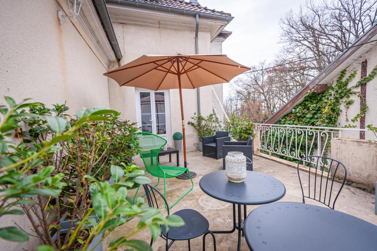 Chateau Des Ayes - Chambres & Suites Saint-Etienne-de-Saint-Geoirs Bagian luar foto