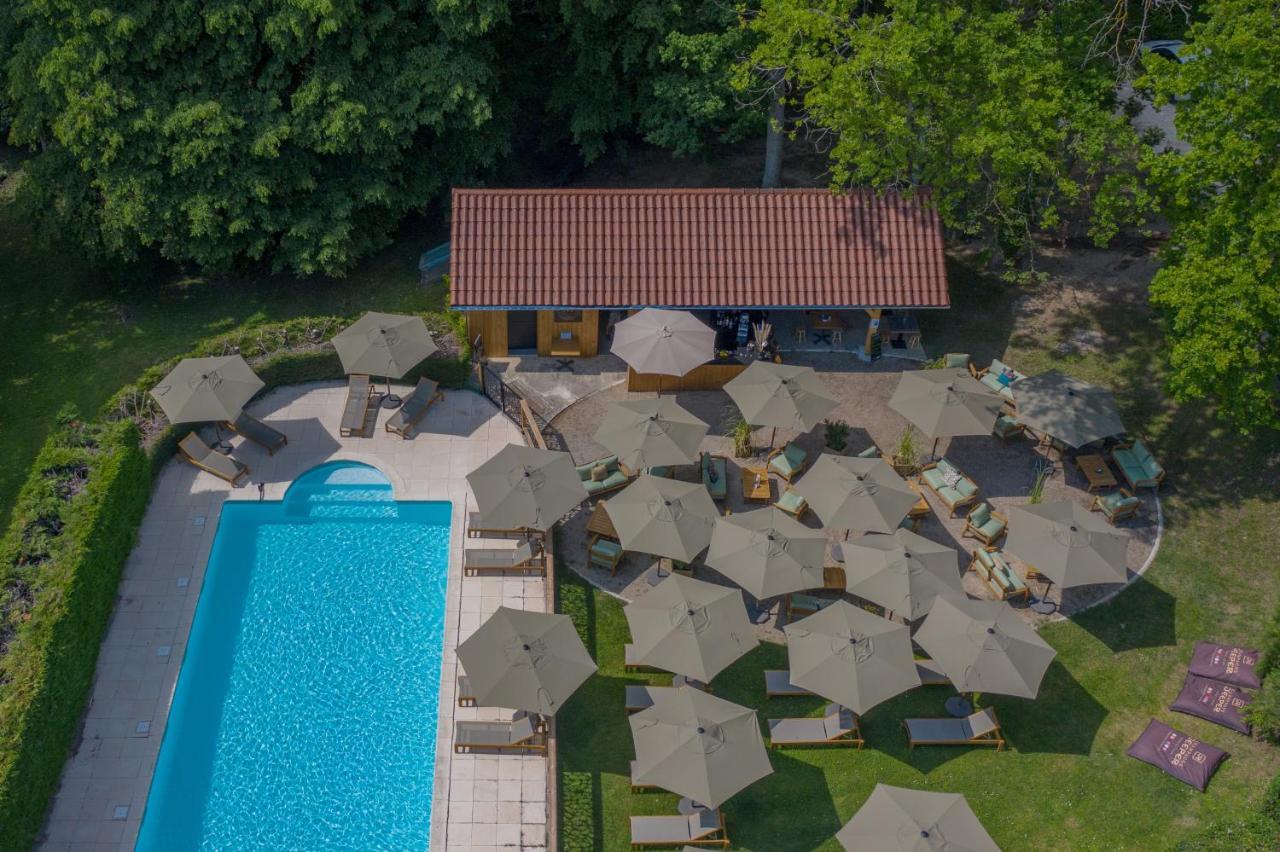 Chateau Des Ayes - Chambres & Suites Saint-Etienne-de-Saint-Geoirs Bagian luar foto