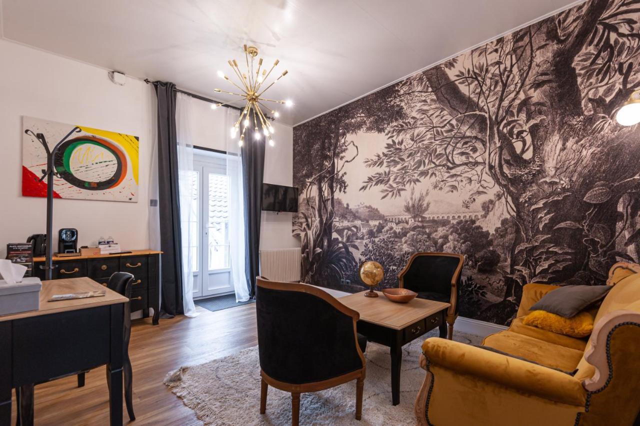 Chateau Des Ayes - Chambres & Suites Saint-Etienne-de-Saint-Geoirs Bagian luar foto
