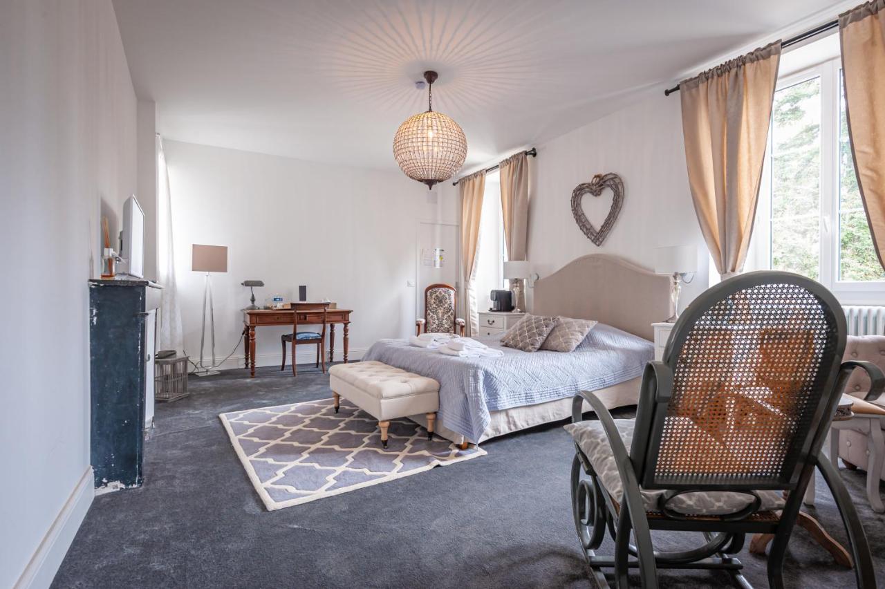 Chateau Des Ayes - Chambres & Suites Saint-Etienne-de-Saint-Geoirs Bagian luar foto