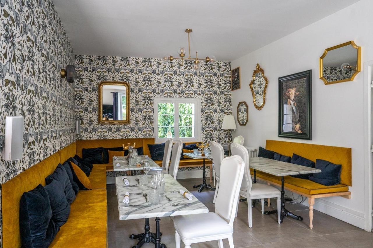 Chateau Des Ayes - Chambres & Suites Saint-Etienne-de-Saint-Geoirs Bagian luar foto