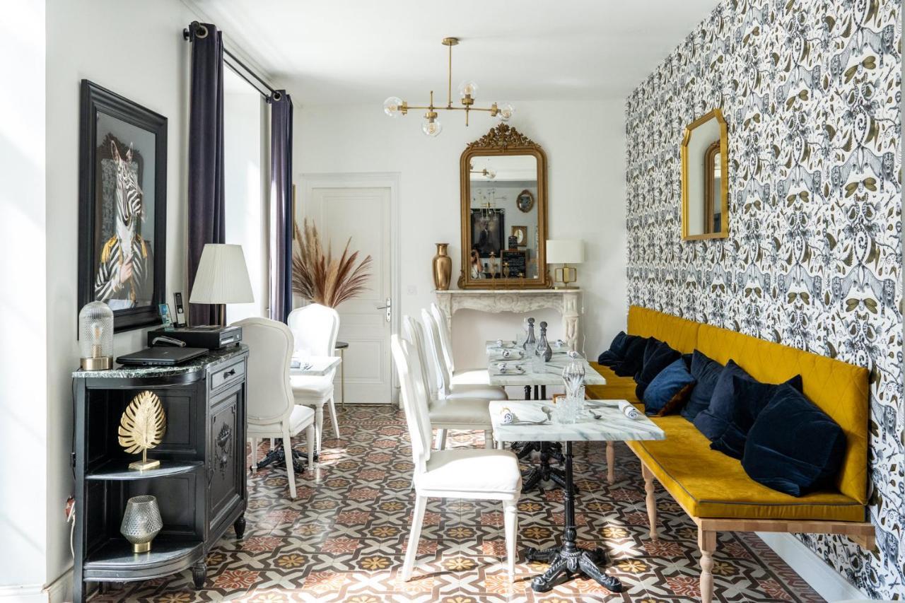 Chateau Des Ayes - Chambres & Suites Saint-Etienne-de-Saint-Geoirs Bagian luar foto