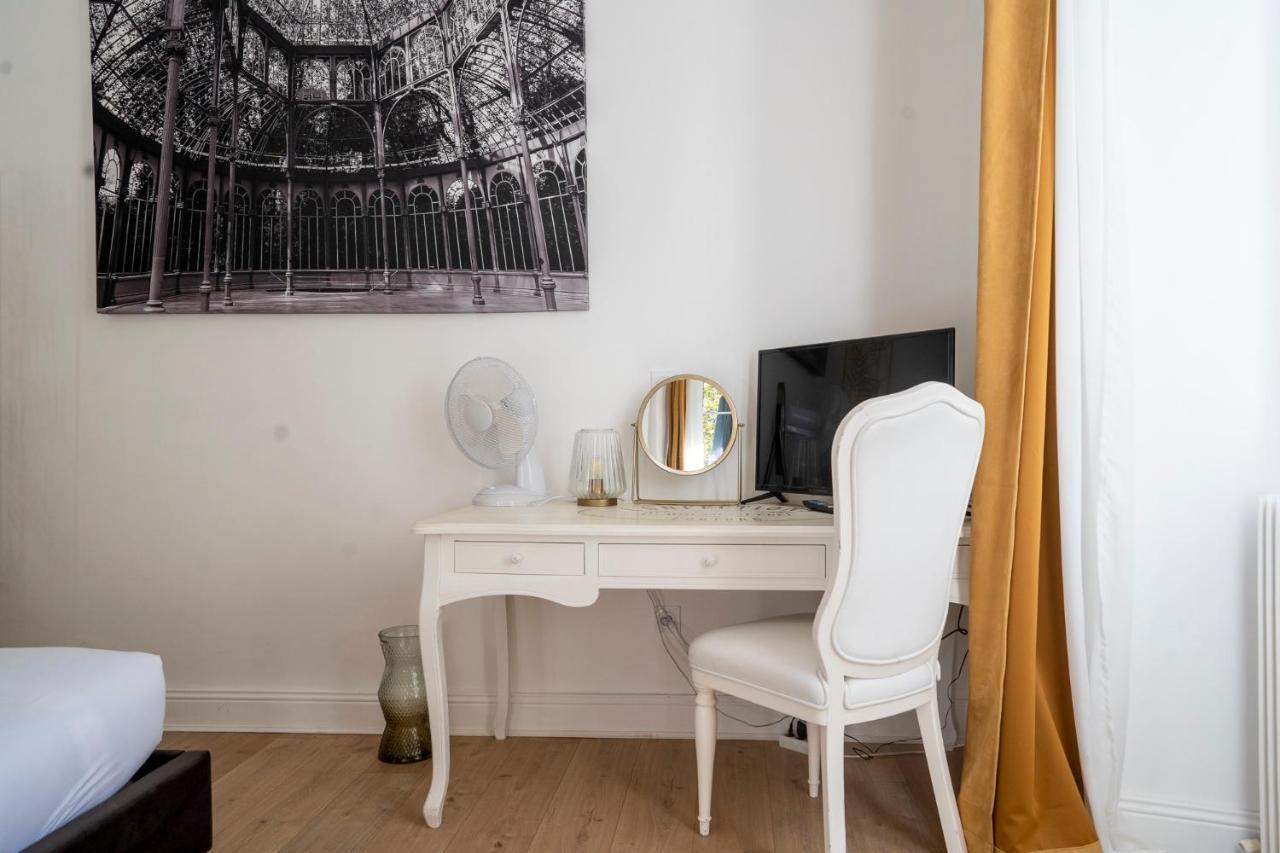 Chateau Des Ayes - Chambres & Suites Saint-Etienne-de-Saint-Geoirs Bagian luar foto