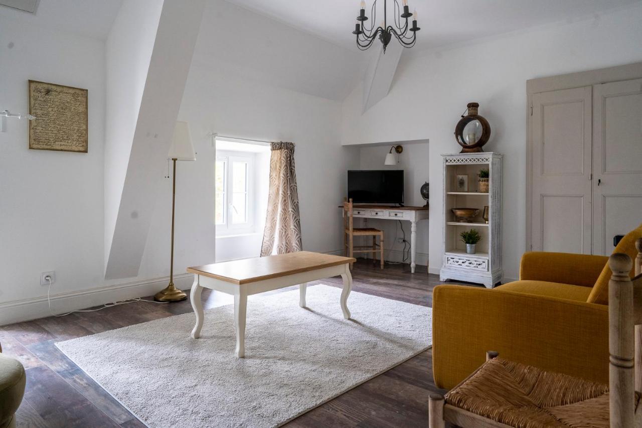 Chateau Des Ayes - Chambres & Suites Saint-Etienne-de-Saint-Geoirs Bagian luar foto