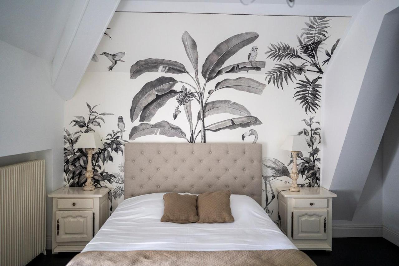 Chateau Des Ayes - Chambres & Suites Saint-Etienne-de-Saint-Geoirs Bagian luar foto